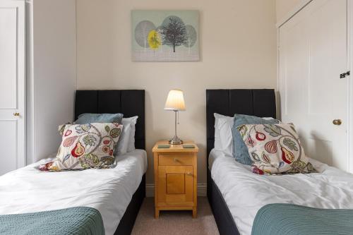 The Nook - Quaint Victorian Home With Free Parking