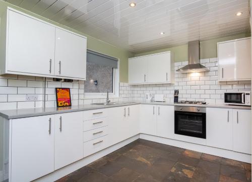 Pitcairn Residence-3Bedroom House-by Holiday Homes in 格倫羅西斯