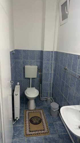 Middle House - image 4