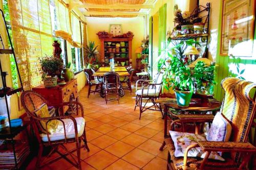 Le Domaine de Saint Veran – Orgon, NY