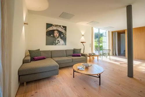 Chiemsee Exklusiv Ferienapartment Schneeganserhof - ein Refugium für längere erholsame Aufenthalte in Alleinlage am Chiemsee in Grabenstätt, Deutschland