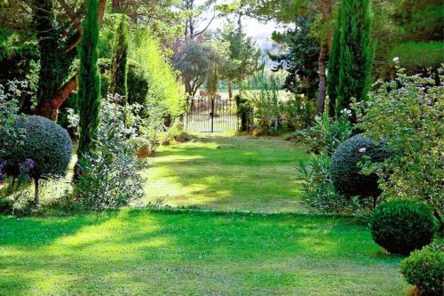 Le Domaine de Saint Veran – Orgon, NY
