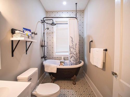 Marietta Square's Home Away!