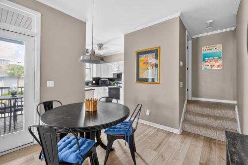 221 Olive Way - image 23