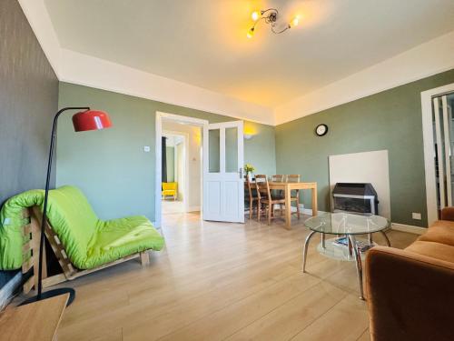 Peaceful Central Accessible Home with Great Amenities& Free Parking