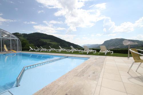 Peldbaseins, Panorama Hof Sereinig in Eberstein