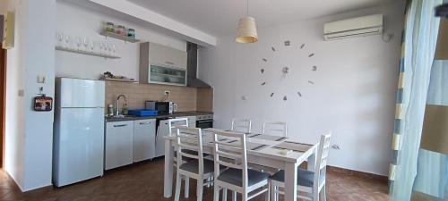 Kamenari 3-room modern apart-seaside 3 nights min - image 5