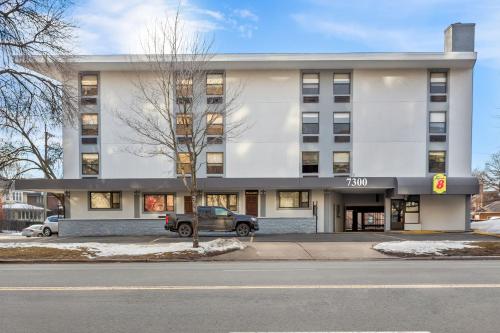 Exterior view, Super 8 By Wyndham Chicago Il in Uptown