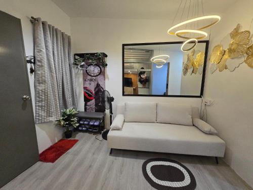 Tiny Home near Clark Airport 1BR, Loft and Netflix