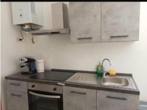 廚房, Fiore Apartments in 菲奧倫佐拉達爾達