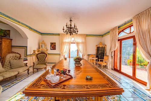 共用Lounge/電視區, AMORE RENTALS - Villa Incanto sul Mare in 海濱/海旁