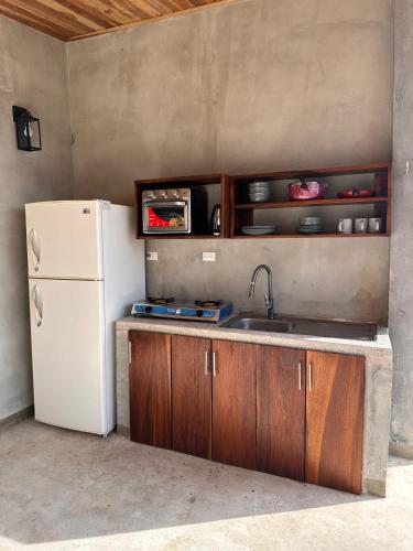 Concrete Jungle Studio with Outdoor Kitchen 4 Min to Beach in Santa Teresa