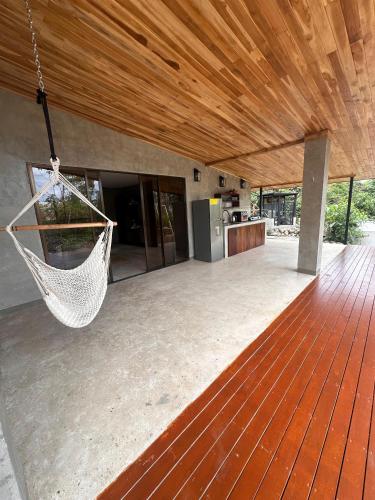 Concrete Jungle Studio with Outdoor Kitchen 4 Min to Beach in Santa Teresa