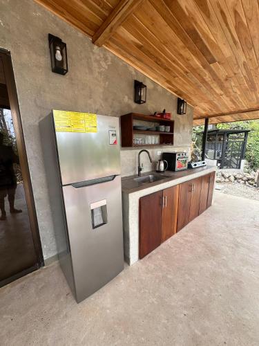 Concrete Jungle Studio with Outdoor Kitchen 4 Min to Beach in Santa Teresa