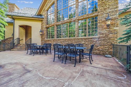 Experience luxury at Gold King Retreat, a large home in Breckenridge with a private hot tub in Warrior's Mark