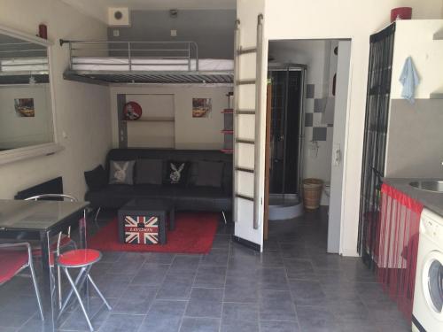 Studio sur agde, avec cour, parking et spa en option à 30e par jour
