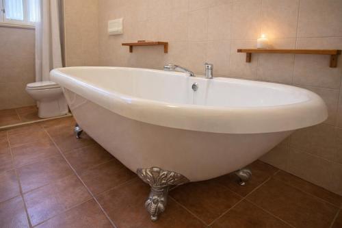 Bathroom, Holiday Home, Dimora del tempo-a 6 minuti dalle sorgenti di Fara San Martino, 5 rooms - 9 ospiti, pa in Gessopalena