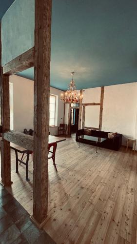 Der Pfeil - Gutshaus Bückling (Der Pfeil - Gutshaus Buckling) in Rambin