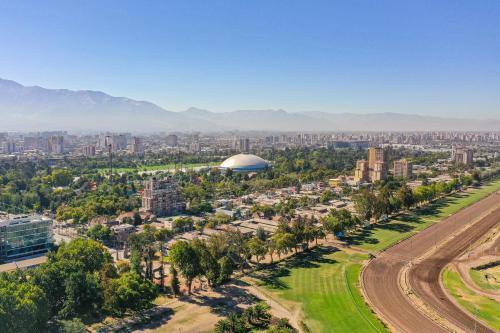Cerca del Movistar Arena Fantasilandia Republica Club Hípico Metro Centro de Santiago