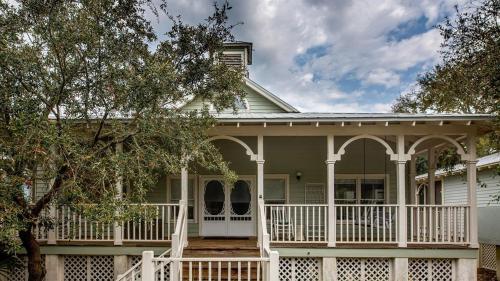 75 Grand Pavilion by AvantStay Steps from Beach 2 Community Pools in Isle of Palms, USA