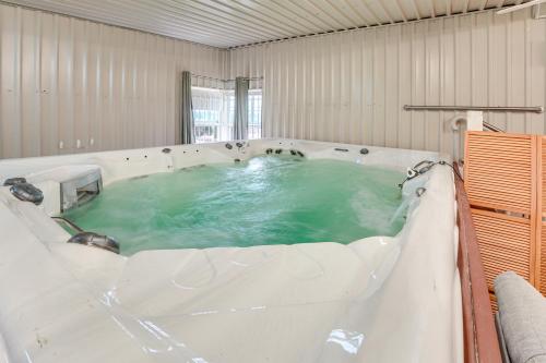 . 3 Mi to Dtwn: Wichita Falls Gem w/ Private Sauna!