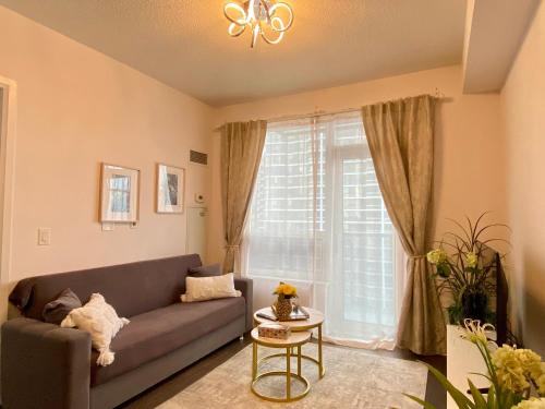 Luxurious Condo Apartment with Direct Subway Access – khách sạn tại North York
