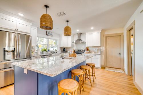 Bikes, Kayak and Dock Lakefront Inverness Retreat in 因弗內斯