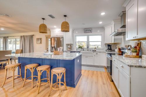 Bikes, Kayak and Dock Lakefront Inverness Retreat in 因弗內斯