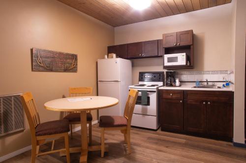 EasyStay Inn & Suites Fernie in Fernie