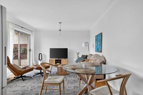 Coogee Oasis - Ocean Outlooks near the Beach - image 3