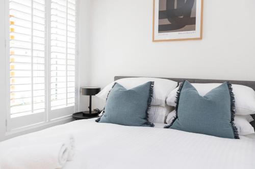 Beautiful 3-Bedroom House on the Edge of Hyde Park - image 2