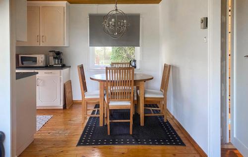 virtuve, 3 Bedroom Nice Home In Väröbacka (3 Bedroom Nice Home In Varobacka) in Bua (Halland)