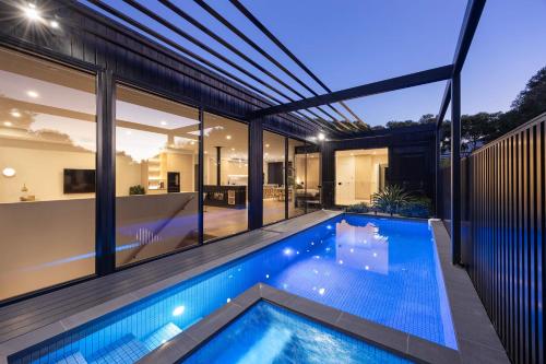 The Indoor-Outdoor Retreat - Heated Pool, Spa & Cinema – khách sạn tại Rye