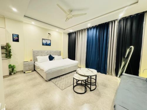 E Tesoro Stays - Luxury Apartment Near Airport ISB – khách sạn tại Usman Chowk