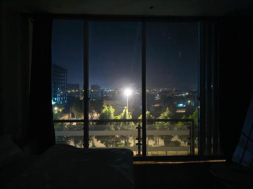E Tesoro Stays - Luxury Apartment Near Airport ISB - image 7