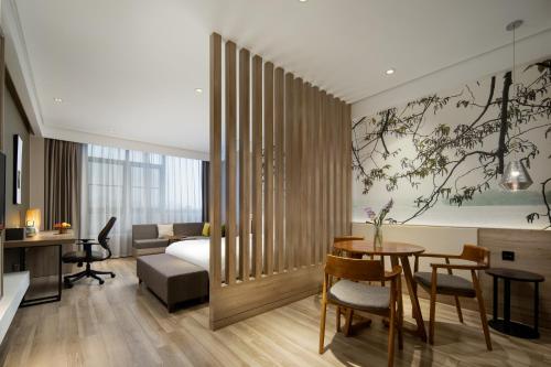 room detail thumbnail 1