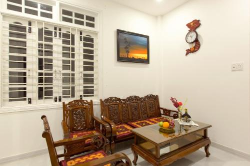 Deluxe Double Room with Balcony image 1