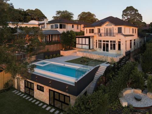 Luxe One Bedroom Infinity Pool & Harbour Views in Hunters Hill