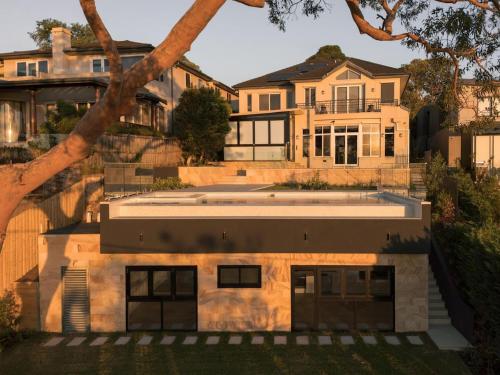 Luxe One Bedroom Infinity Pool & Harbour Views in Hunters Hill