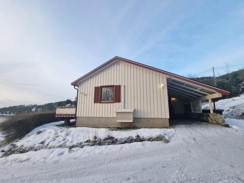 Koselig feriehus ved sjøen - Skjevikstranden in Skelvaagen