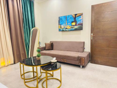 Luxe Living Stay - Stylish Apartment Near Airport ISB - image 5
