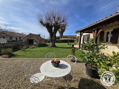Gîte charmant à Coursac - 2 pers. - FR-1-616-550 (Gite charmant a Coursac - 2 pers. - FR-1-616-550) in Razac Sur L'Isle mazpilsēta
