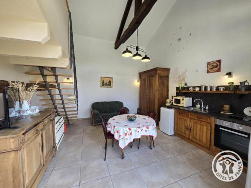 Gîte charmant à Coursac - 2 pers. - FR-1-616-550 (Gite charmant a Coursac - 2 pers. - FR-1-616-550) in Razac Sur L'Isle mazpilsēta