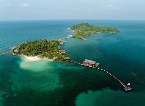 . Full Moon Private Island