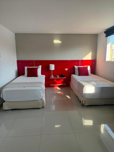 5 twin beds