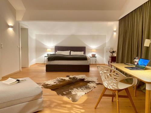 Apartment with Mountain View