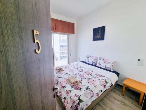 CityCenter Rooms Next to the Beach in Larnaca