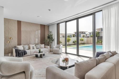 Palm Hills 5BR Luxury Villa with Private Pool & Maids Room - image 11