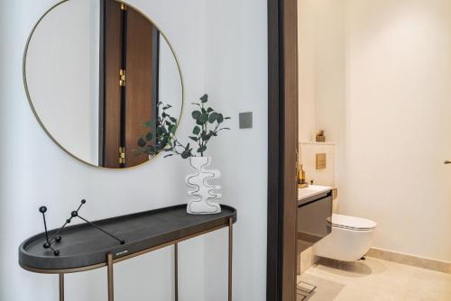 Palm Hills 5BR Luxury Villa with Private Pool & Maids Room - image 2