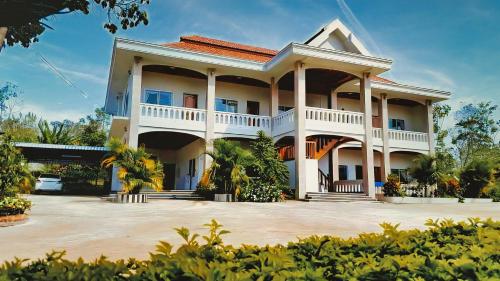 Beyond Pub guest House and Hotel in Thateng